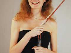 photo de La violoniste virtuose Marie Cantagrill à Lyon le 17 Décembre 2010 pour un Récital Bach, à l'occasion de la sortie de son Nouvel Album!